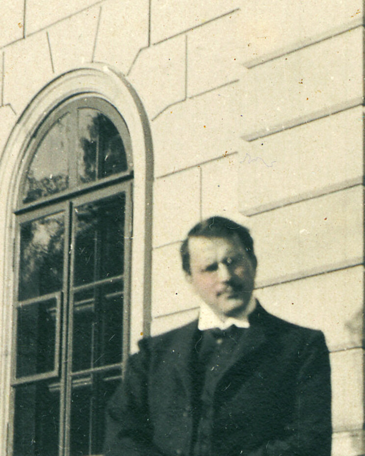 Carl Gustav Jung standing outside the Burghölzli clinic in Zurich around 1909